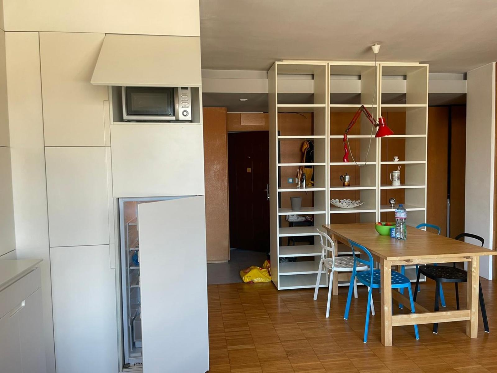 Apartemen With Free Parking And Balcony *