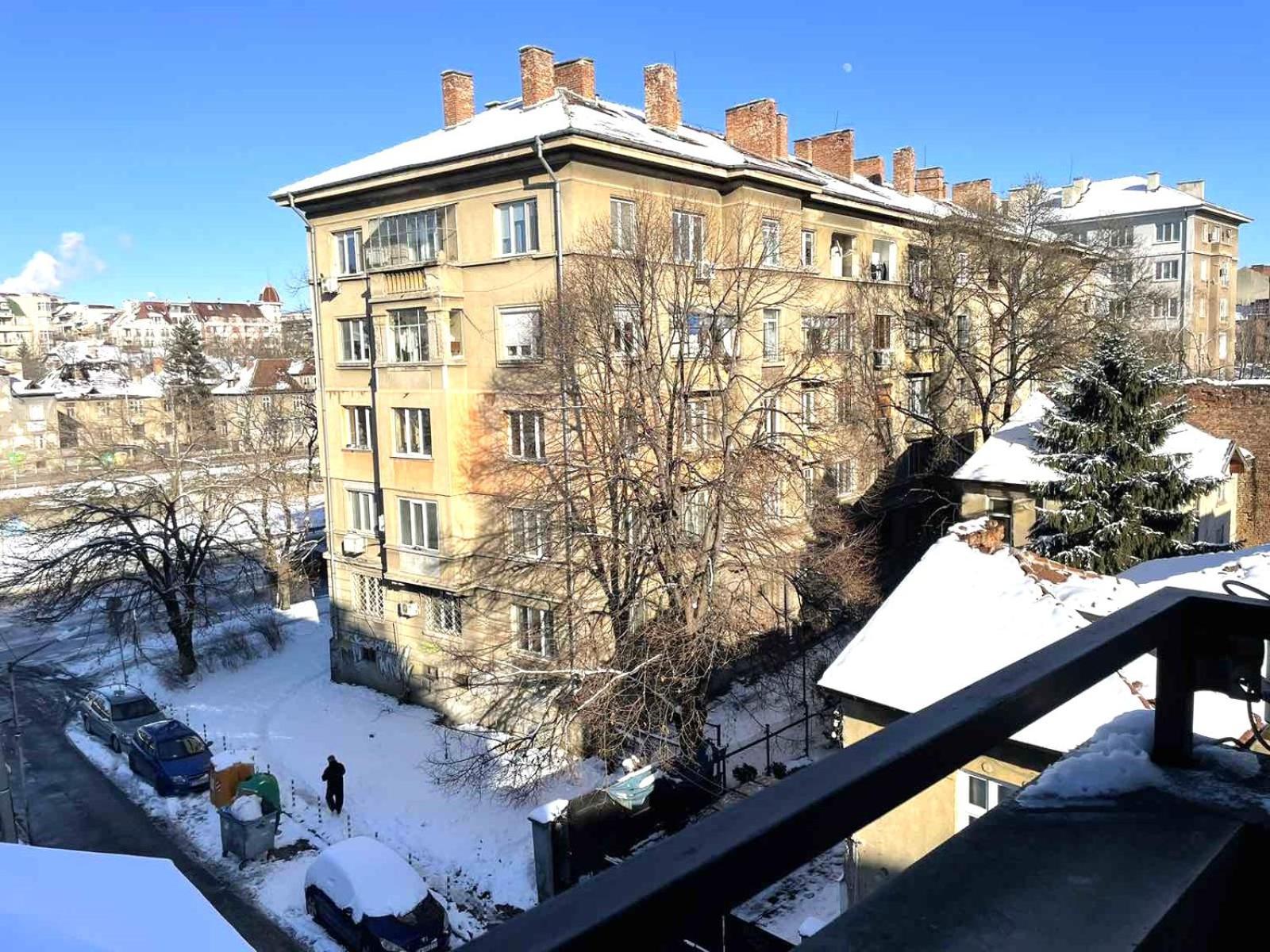 With Free Parking And Balcony Sofia